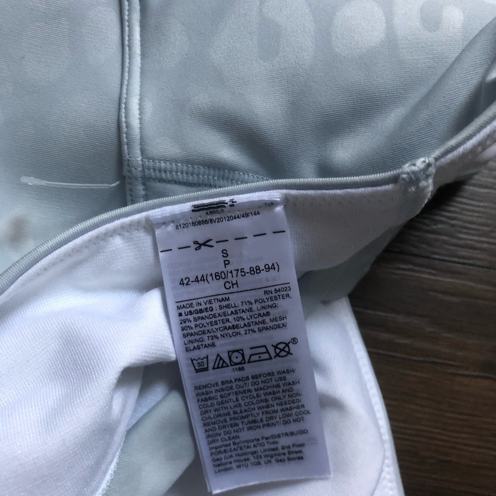 NWOT GapFit Sculpt Medium Impact Wrap Front Sports Bra - Picture 5 of 7